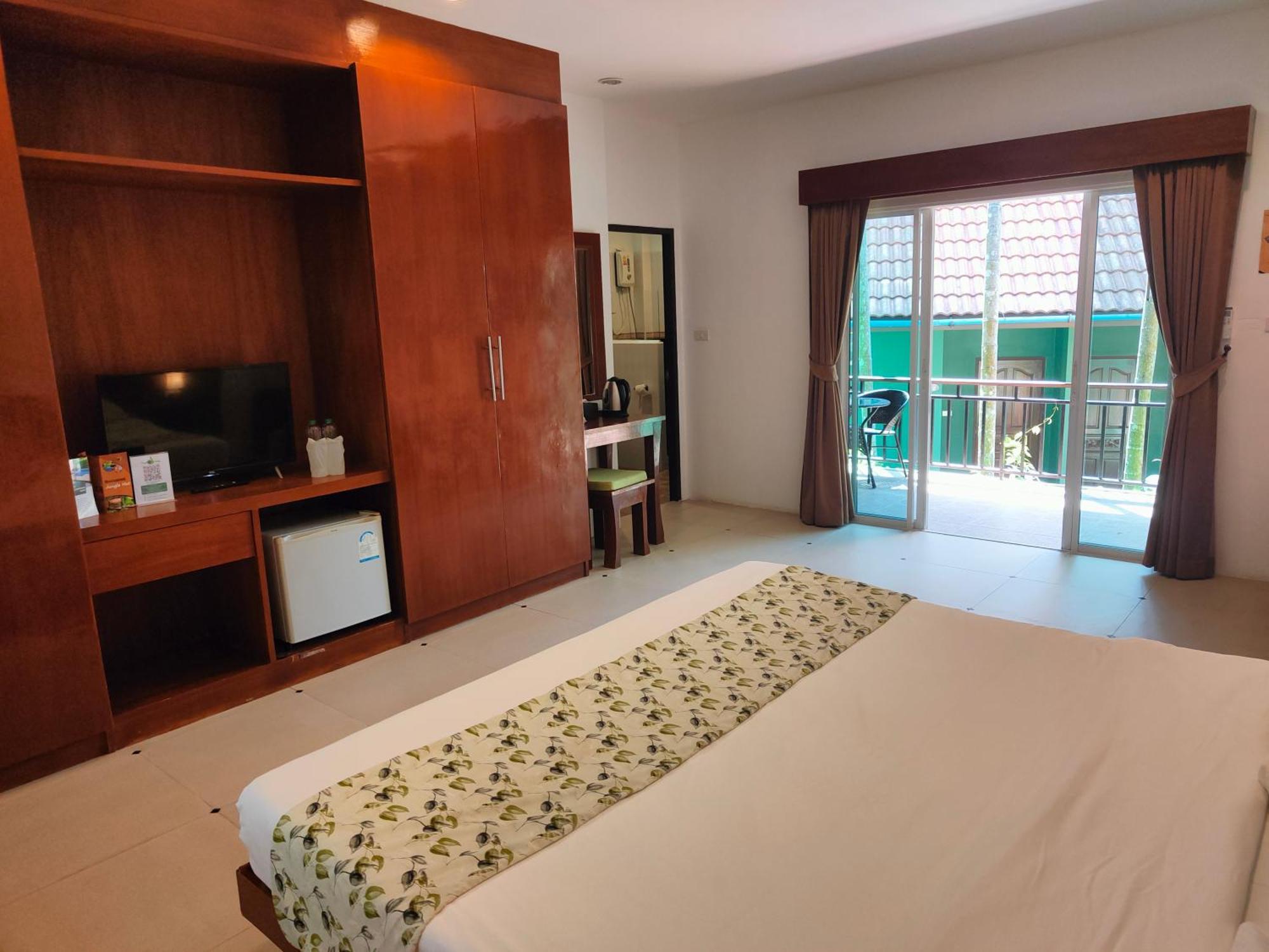 Phuket Jungle Experience Resort Karon Exteriör bild